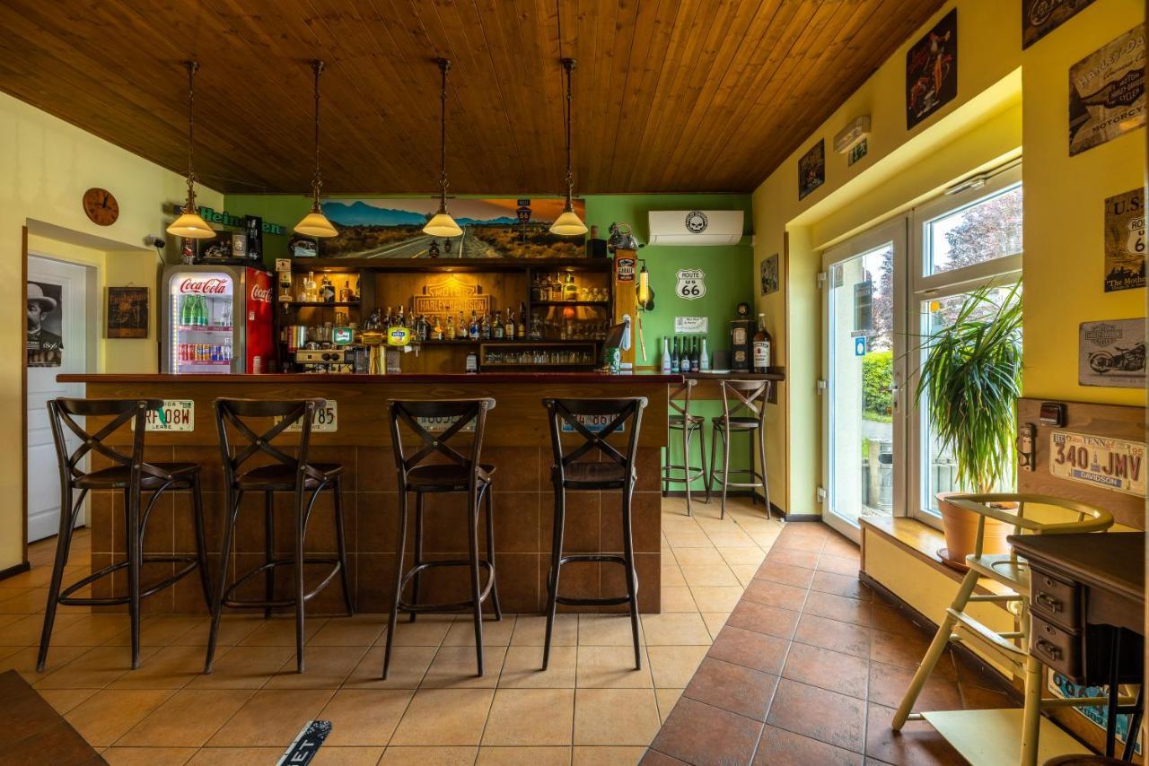 Penzion Rodos - Cafe Praha Bagian luar foto