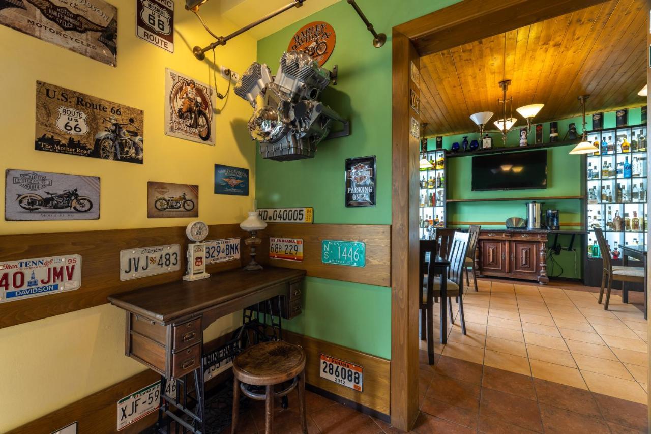 Penzion Rodos - Cafe Praha Bagian luar foto