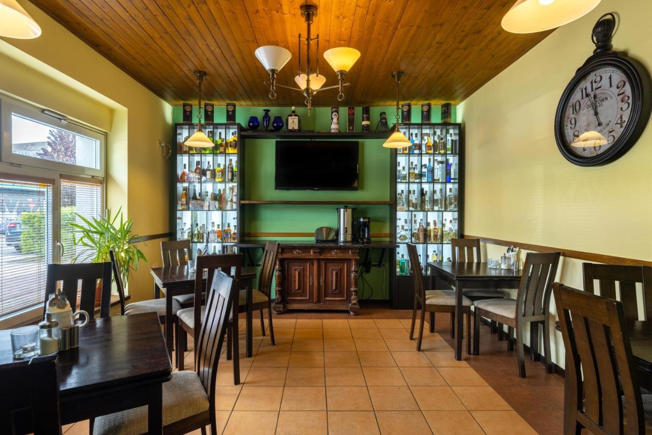Penzion Rodos - Cafe Praha Bagian luar foto