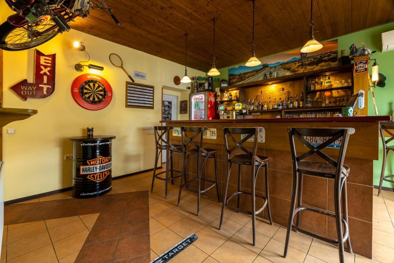 Penzion Rodos - Cafe Praha Bagian luar foto